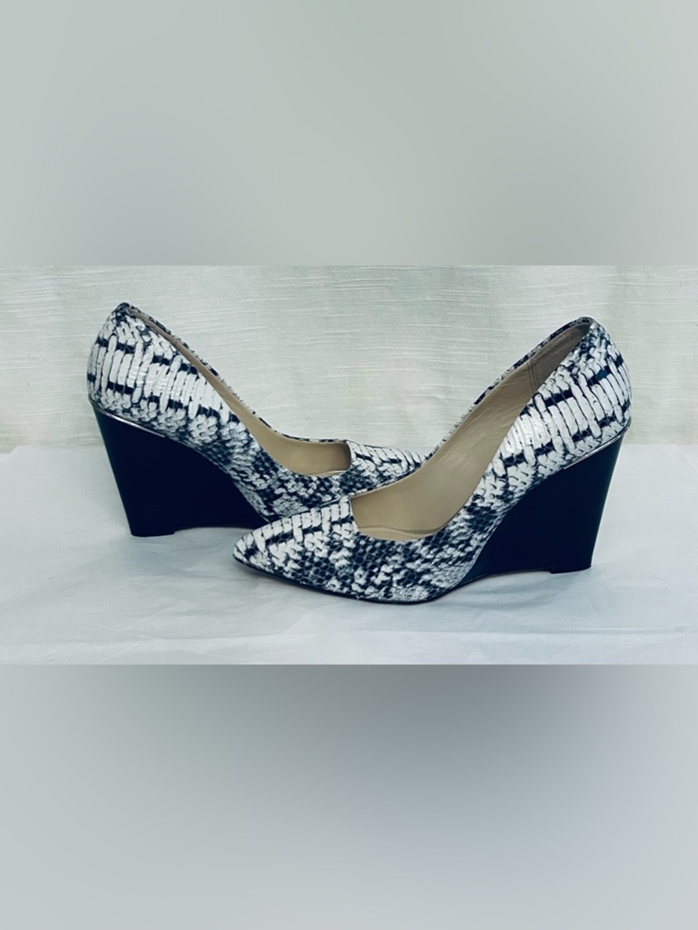 COACH Women's Black & White Snake-Print Pointed Toe Pumps monochromatic - Picture 3 of 8